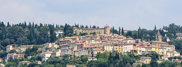Peut-on trouver une location en Provence avec des ateliers de fabrication de savon et des randonnées dans les champs de lavande?